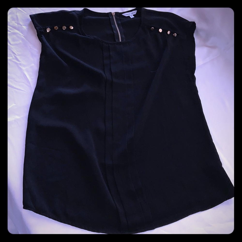 Little sleeveless black blouse